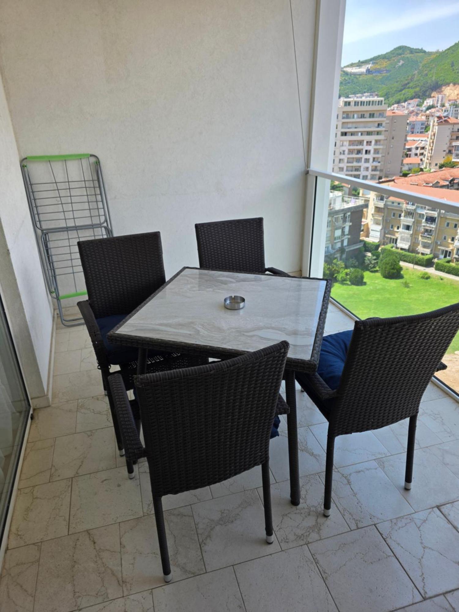 Apartments Menuet Budva Exterior photo