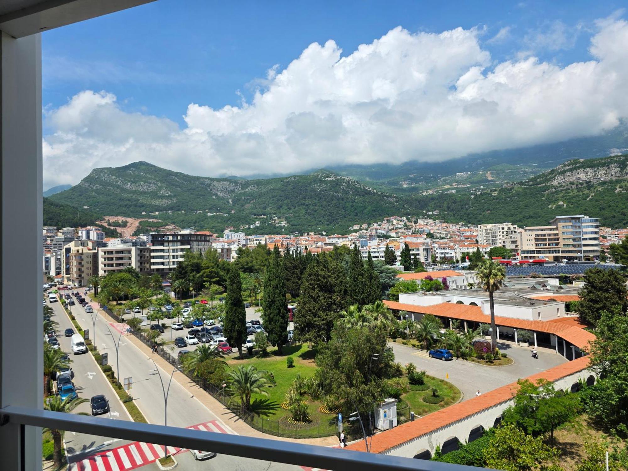 Apartments Menuet Budva Exterior photo